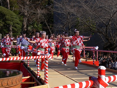 踊りの奉納
