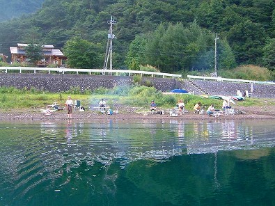 ピットはここに設営
